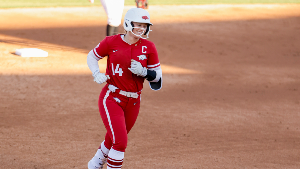 No. 7/8 Arkansas Increases Winning Streak to 10 Games by Downing Northwestern, SEMO