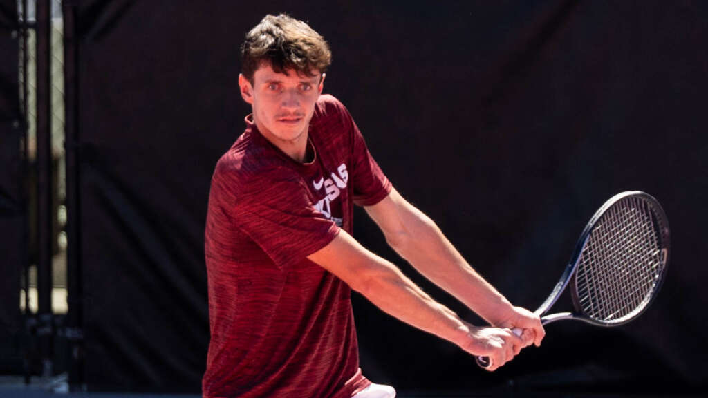 Men’s Tennis topples Tennessee on Rocky Top