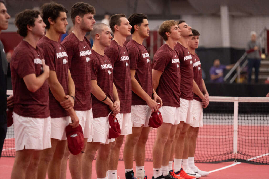 Hogs Split Sunday Doubleheader in Tuscaloosa