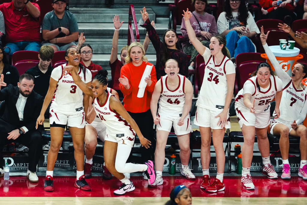 Mayberry Scores 25 Points on Senior Day Win over Auburn