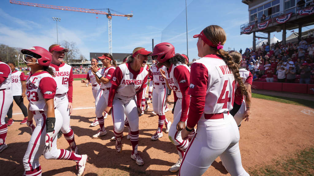 Kennedy’s Walk-Off Blast Lifts Hogs to Series Victory in 6-4 Win Over No. 3/5 Florida