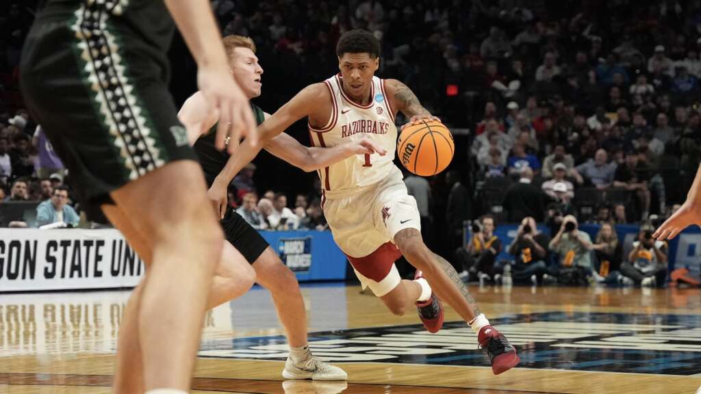 Hogs handle Hawai’i in NCAA Tournament opener