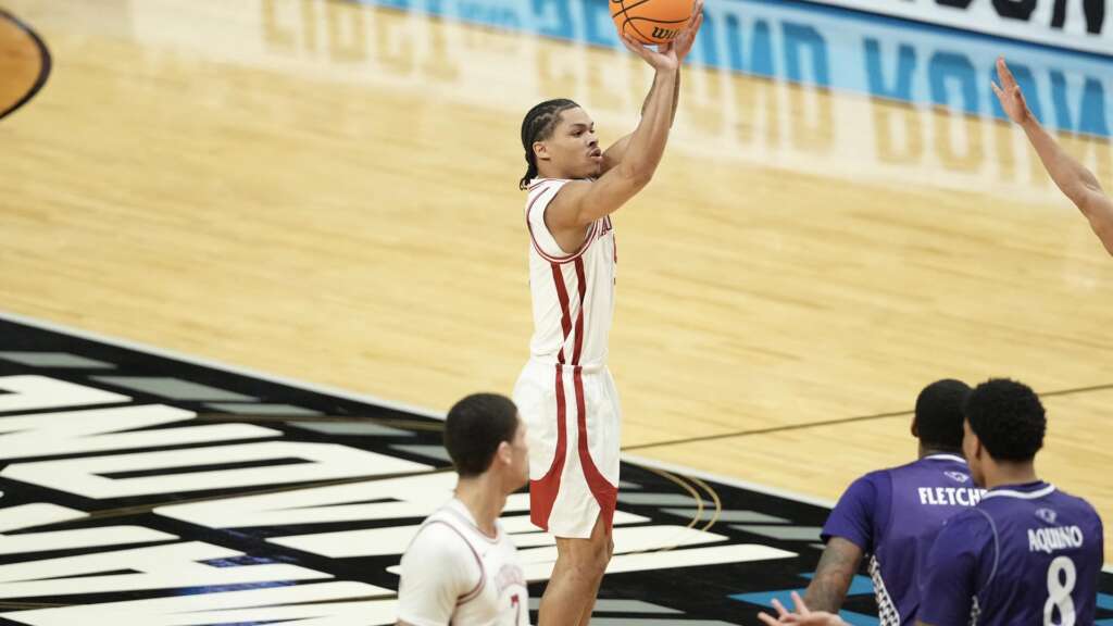 Hogs survive High Point, advance to Sweet 16