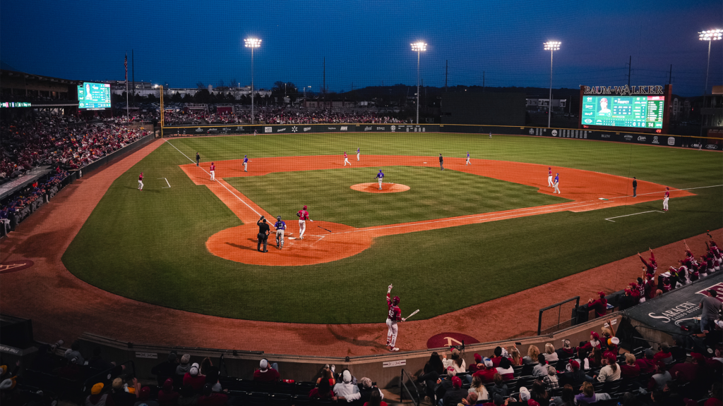 Hogs Blast past Bears with 10-Run Inning