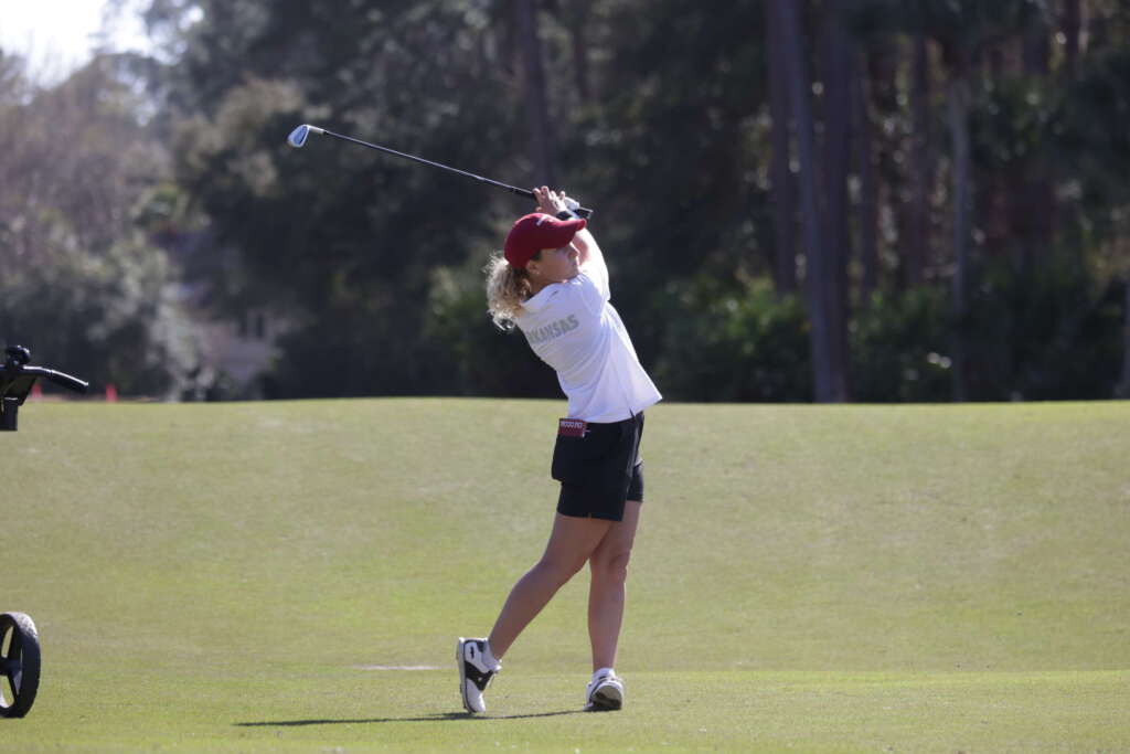 #9 Razorbacks Battle Tough Conditions on Day One at Betsy Rawls Invitational