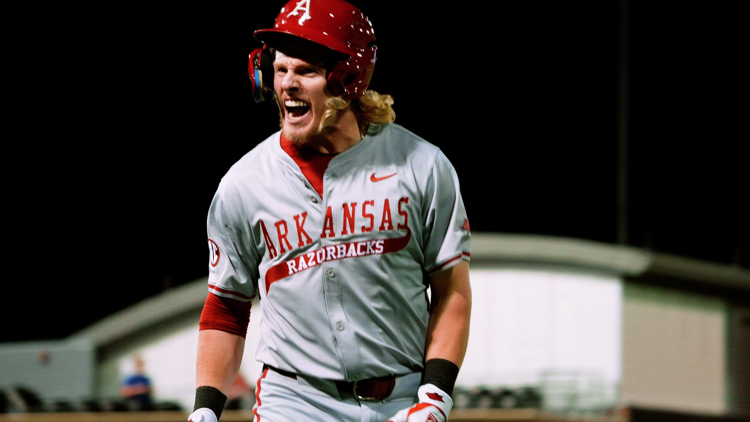 Stewart’s Eighth-Inning Home Run Lifts Razorbacks to Series-Opening Win in Columbia