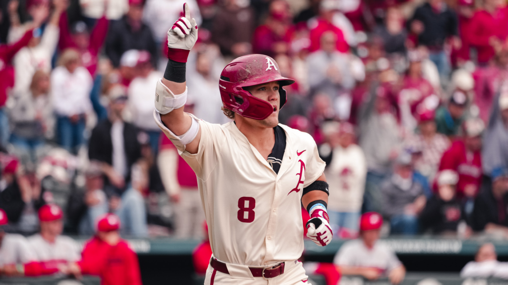 Hogs Host Bears in Midweek Matchup at Baum-Walker Stadium