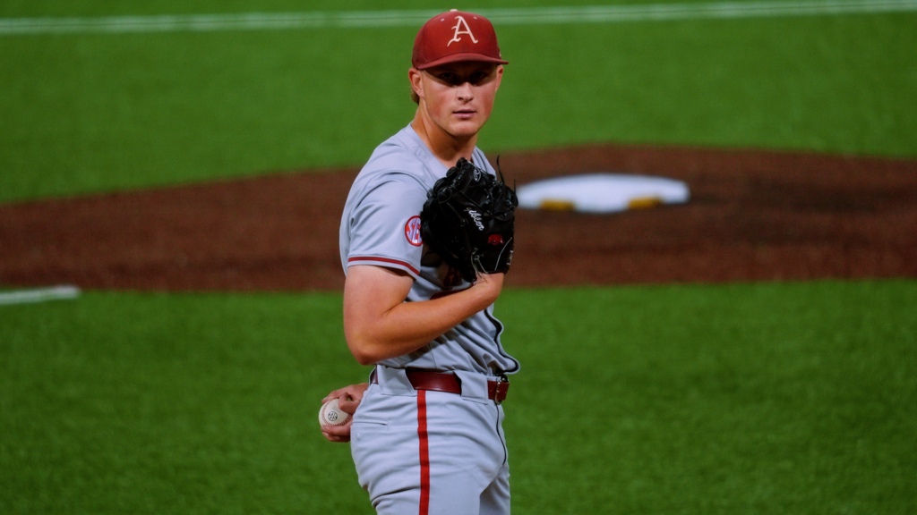 Gibler, Eaves Combine for Two-Hit Shutout as #24 Arkansas Clinches Series Win against Missouri