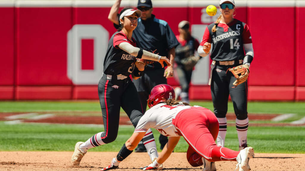 No. 6/8 Hogs Fall to No. 1 Oklahoma, 11-1 in Series Finale