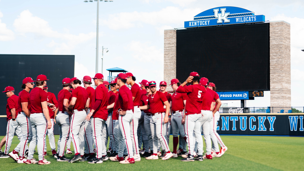 #12 Arkansas Closes Out Regular Season at Kentucky