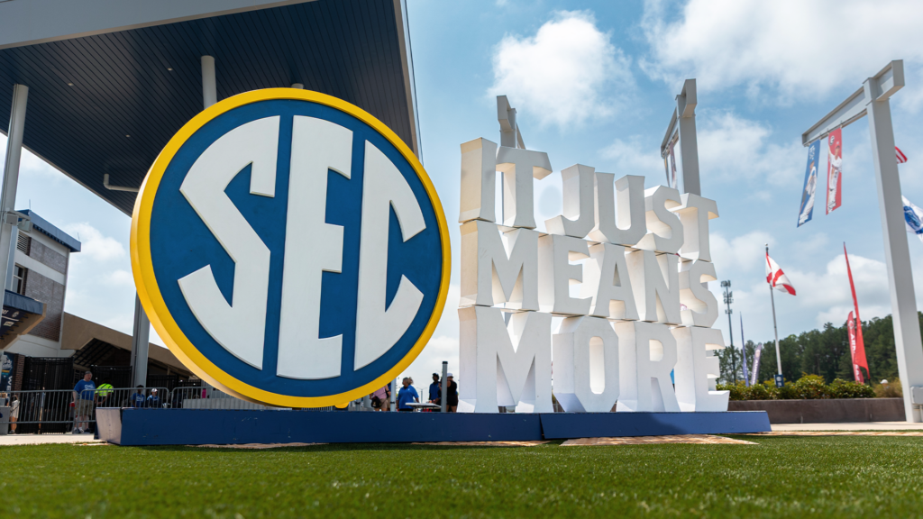 Hogs, Volunteers Square Off in SEC Tournament Second Round