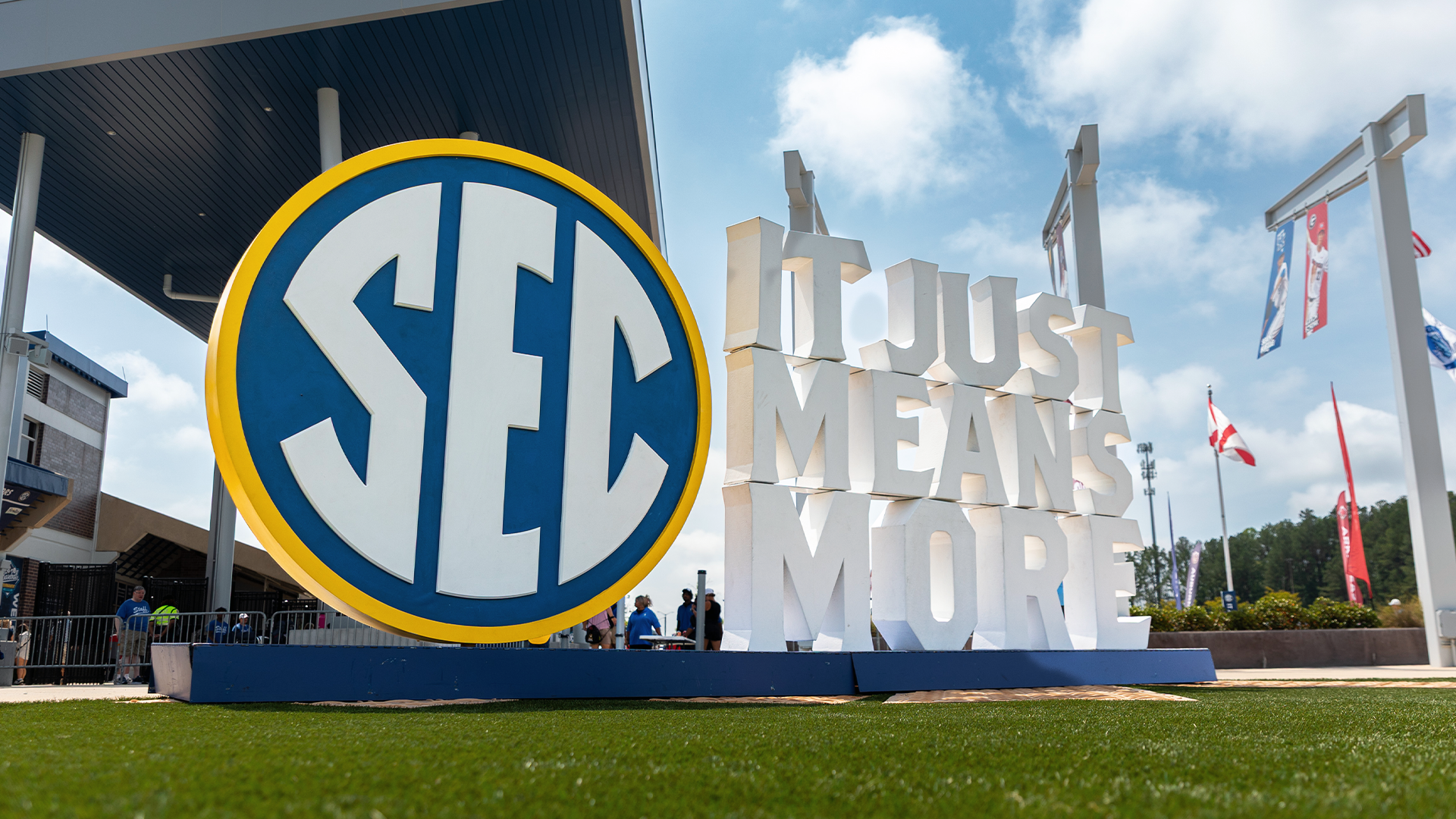 Hogs, Volunteers Square Off in SEC Tournament Second Round