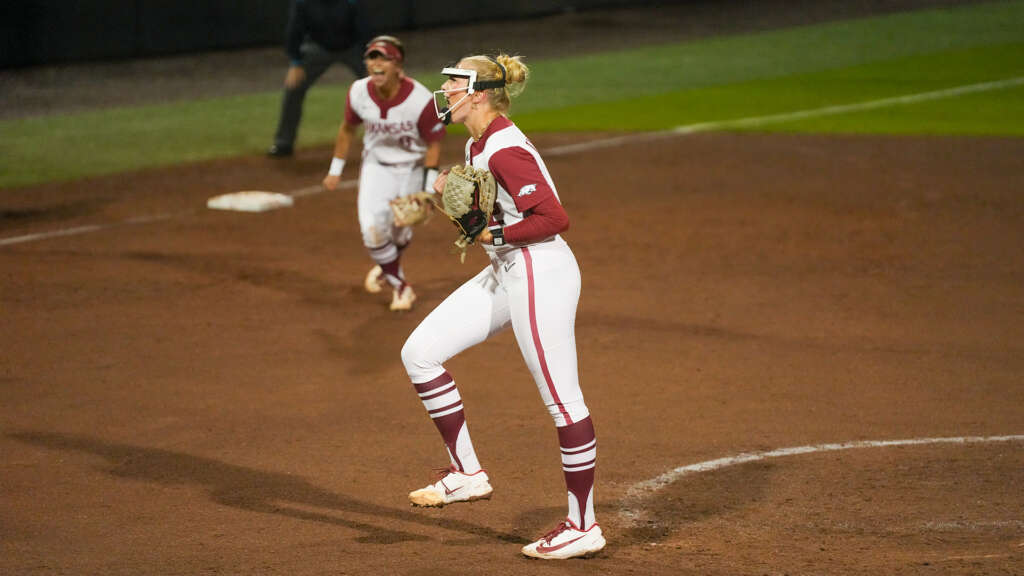 Four-Run Fifth Inning Lifts No. 7/10 Razorbacks to 4-3 Series-Clinching Win at No. 5/7 Texas