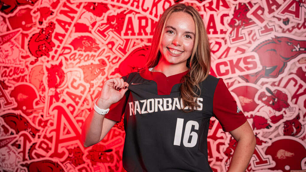 Razorbacks Sign Omaha Transfer LHP Grace Hornbuckle
