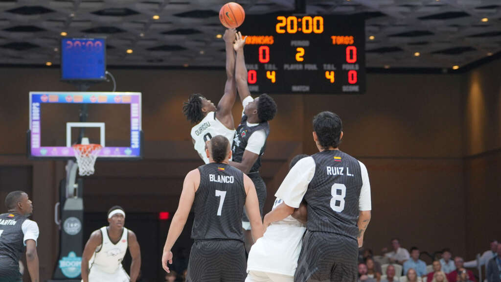 Arkansas Pulls Away in Second Half, Corrals Toros del Valle, 91-49