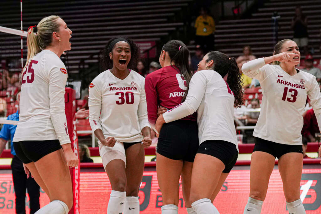 Razorbacks Take Down Roadrunners in Four at Barnhill