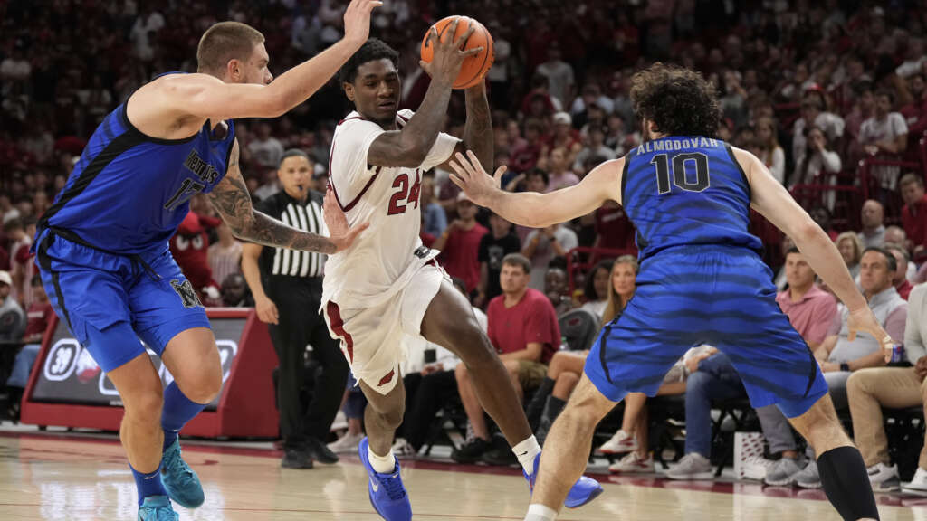 #12/13 Arkansas Takes Down Memphis in Exhibition