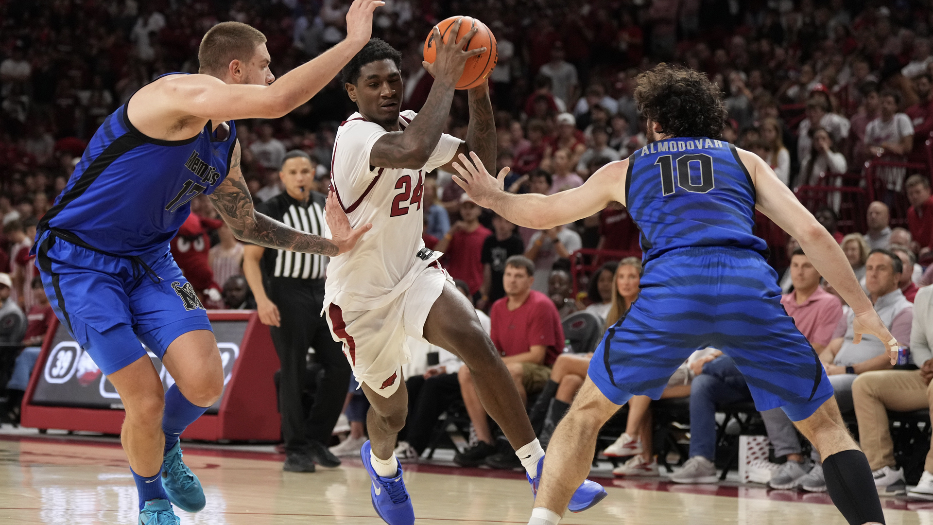 #12/13 Arkansas Takes Down Memphis in Exhibition