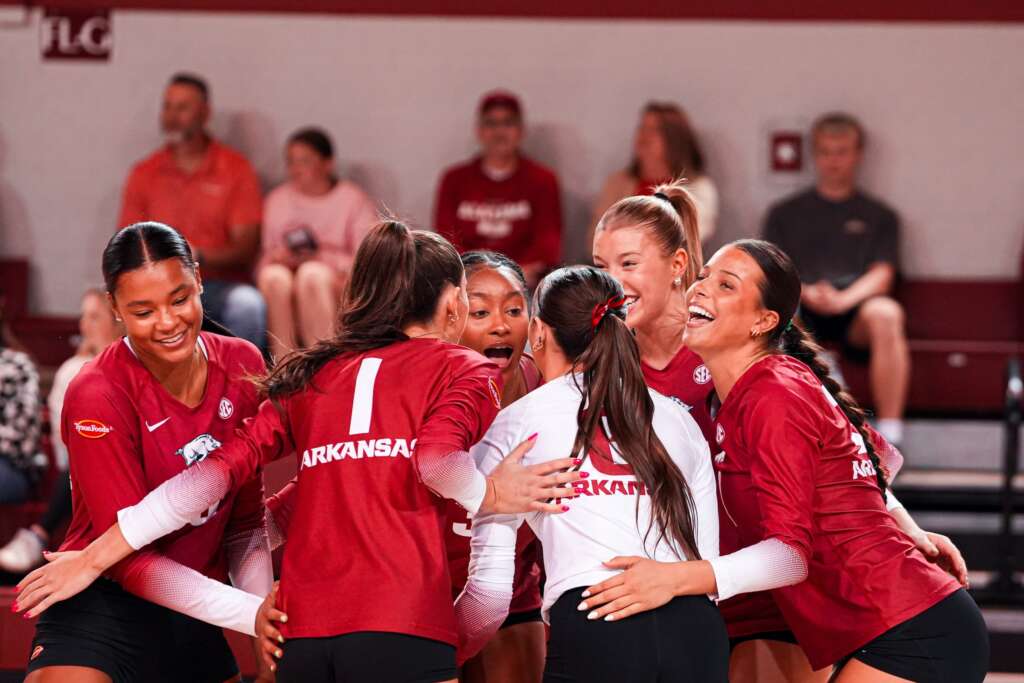 Razorbacks Tame Tide in Reverse Sweep