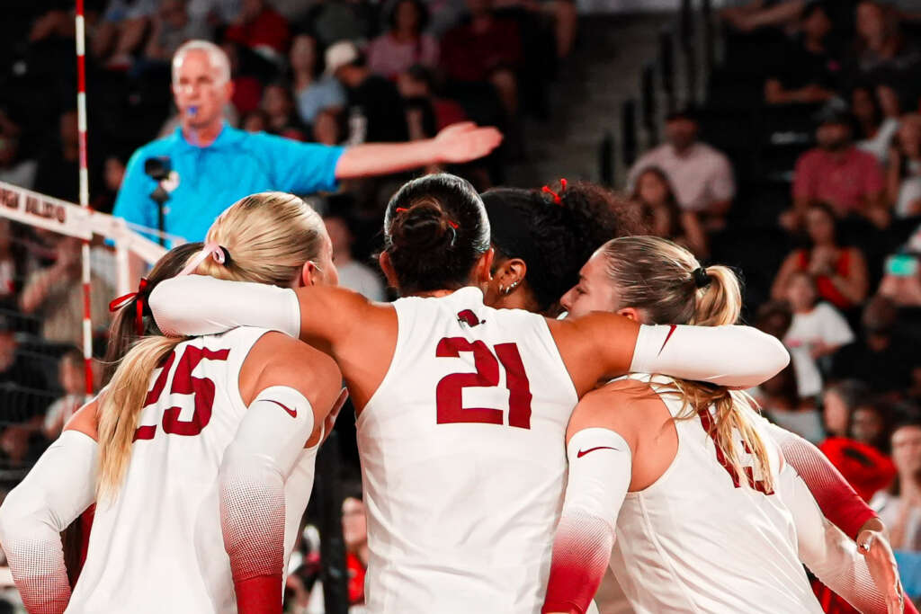 Hogs Fall to Dawgs, 3-1